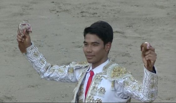 AÑOVER DE TAJO: ESCENARIO DEL DEBUT CON CABALLOS DE LEANDRO GUTIERREZ QUE CORTO DOS OREJAS