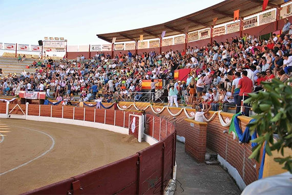 ESQUIVIAS SUSPENDE CORRIDA