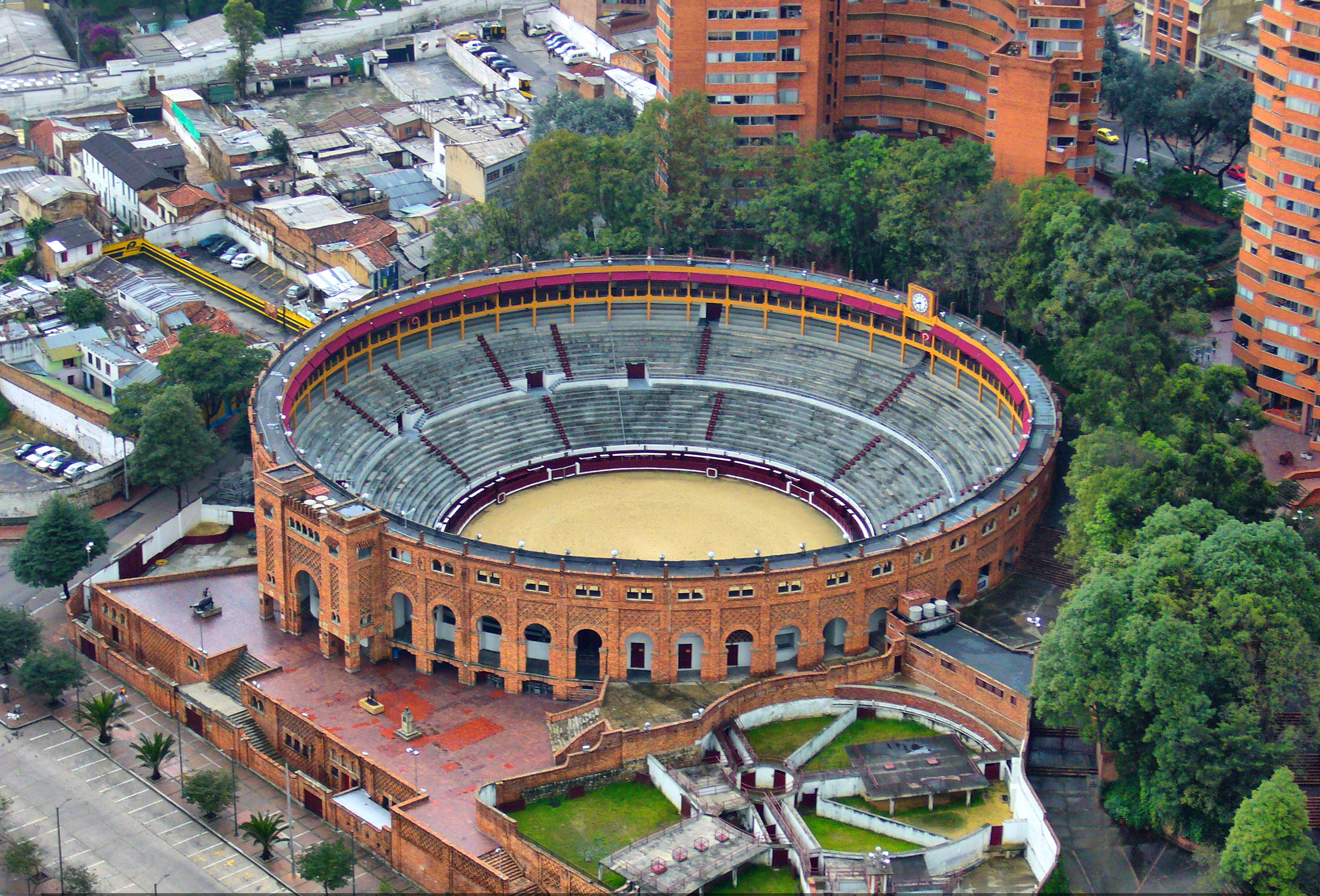 90 AÑOS CUMPLE LA MALTRATADA PLAZA DE TOROS DE SANTAMARIA