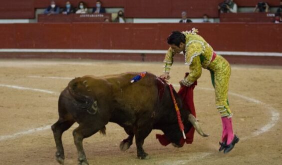 EL REVULSIVO TORERO SE LLAMA EMILIO DE JUSTO