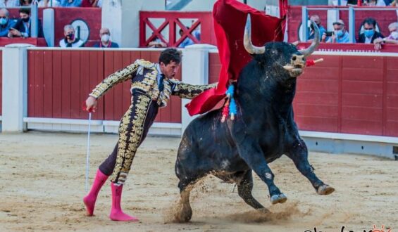 TRIUNFO DE LUQUE Y LEAL