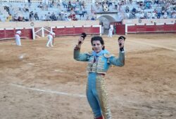 SEBASTIAN RITTER COLOCA EN ALTO LA BANDERA COLOMBIANA EN ESPAÑA