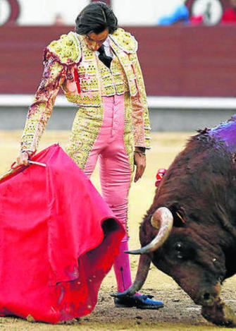 GRAN TRIUNFO DE GANADERIA Y TOREROS EN CAZALLA DE LA SIERRA