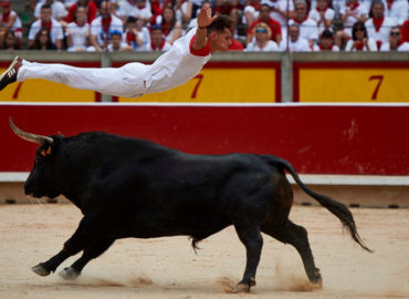 NOVILLADA Y RECORTADORES EN APERTURA DE LA FERIA DE CALI EL 25 DE DICIEMBRE