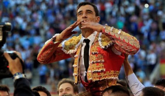 PACO UREÑA EN LA FERIA DE SEVILLA