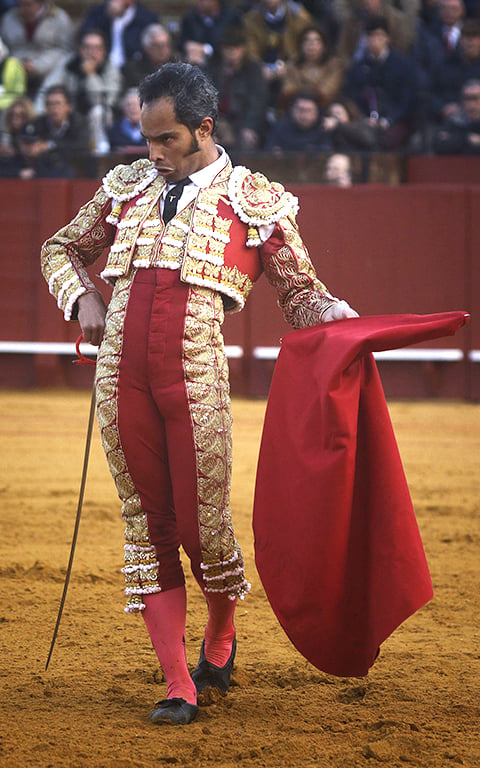 PITOS Y SILENCIO PARA LUIS BOLIVAR EN LAS VENTAS