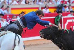 100 AÑOS DE LA PLAZA DE PAMPLONA CON TRIUNFO DE LOS TOREROS