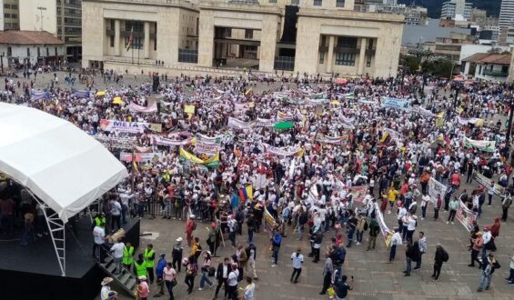 MULTITUDINARIA MANIFESTACION EN CONTRA DE PROYECTOS PROHIBICIONISTAS