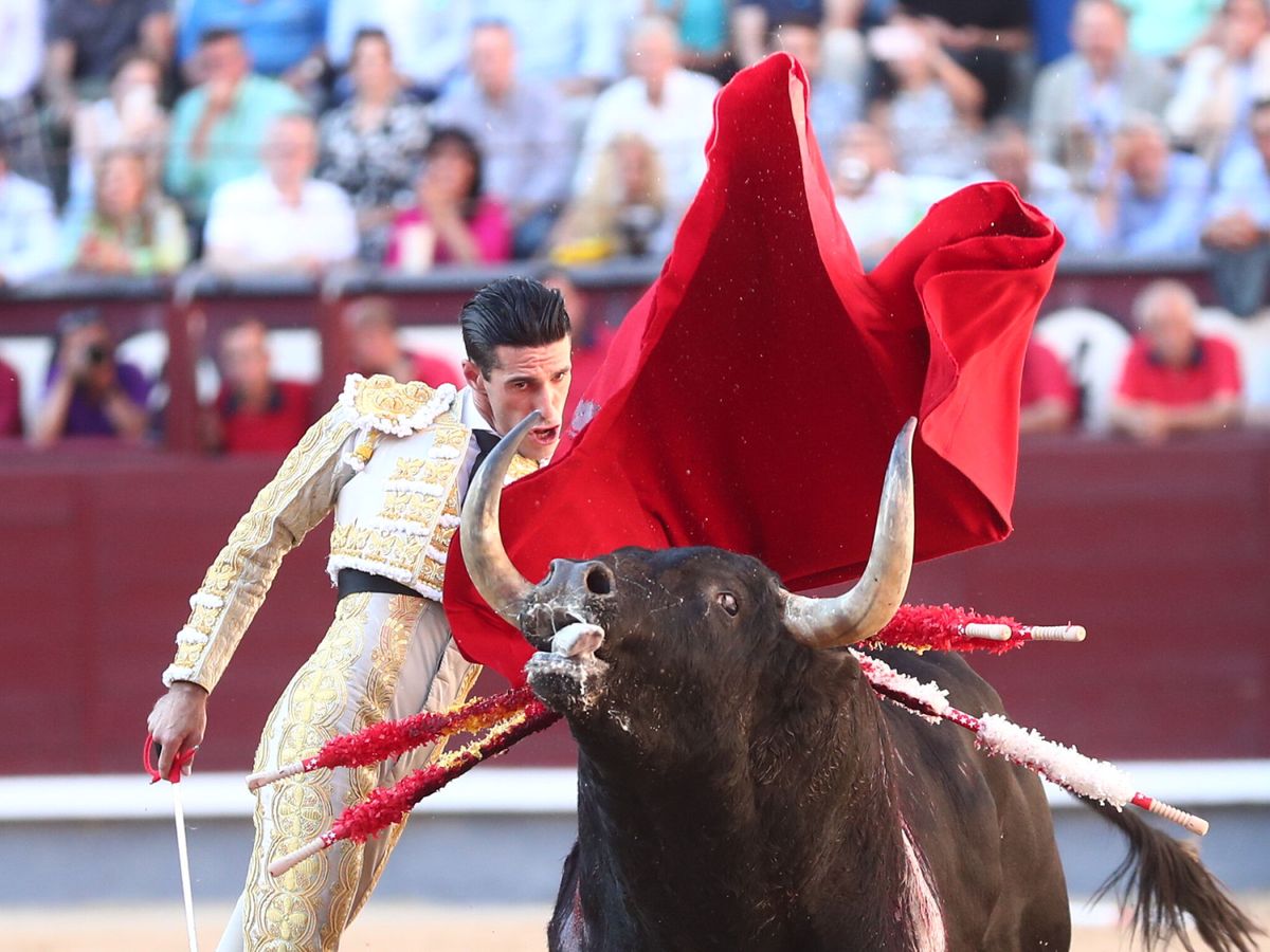 TOREROS SIN OPCIONES…TOROS BAJO EL AGUA