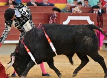 NOTABLE TRIUNFO DE ARTURO CARTAGENA EN PLAZA ESPAÑOLA