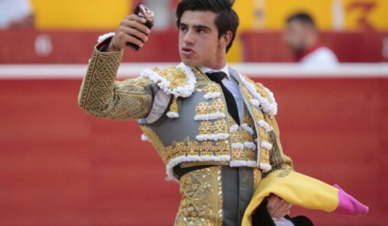 EL VENEZOLANO JESUS ENRIQUE COLOMBO ABRE LA PUERTA GRANDE DE PAMPLONA EN LA ÚLTIMA TARDE DE LA FERIA