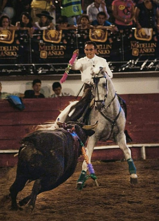 JUAN PABLO VALLEJO EXPONENTE DEL REJONEO EN MANIZALES