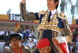 PUERTA GRANDE PARA S. CASTELLA EN LATACUNGA