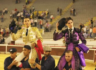 IMPORTANTE INICIO DE FERIA CON PUERTA GRANDE PARA DOS NOVILLEROS