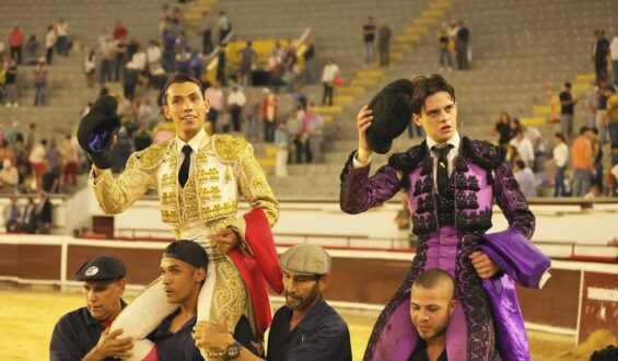 IMPORTANTE INICIO DE FERIA CON PUERTA GRANDE PARA DOS NOVILLEROS