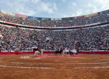 CON PLAZA LLENA SE REABRIÓ LA MONUMENTAL DE MEXICO