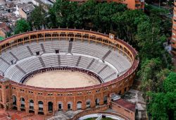 93 AÑOS CUMPLE HOY LA SANTAMARIA DE BOGOTA