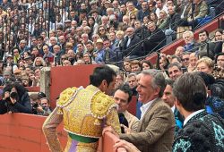 EMILIO DE JUSTO BRINDA TORO AL GANADERO COLOMBIANO “COCO” MOLINA