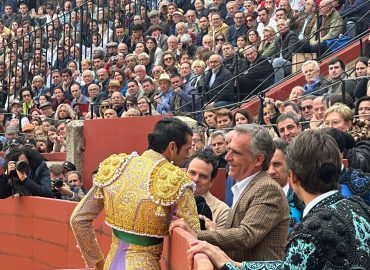 EMILIO DE JUSTO BRINDA TORO AL GANADERO COLOMBIANO “COCO” MOLINA