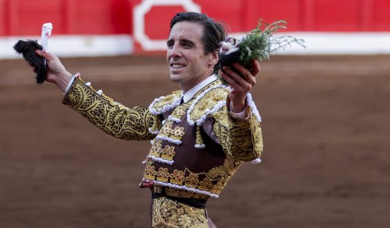 UNA CATEDRA DE TOREO FINO DICTÓ EN SEVILLA JUAN ORTEGA