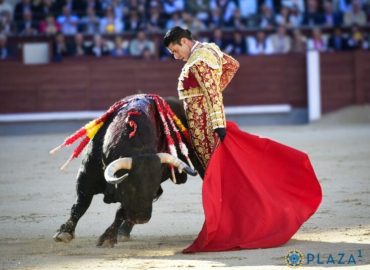 TALAVANTE CON LA ÚNICA OREJA DE LA TARDE EN MADRID