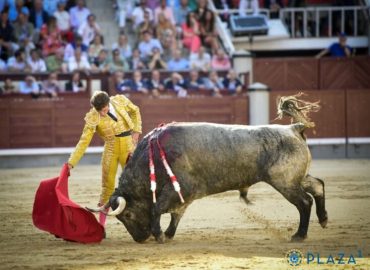 MUY DURA CORRIDA DE ESCOLAR SIN OPCIONES PARA LOS TOREROS