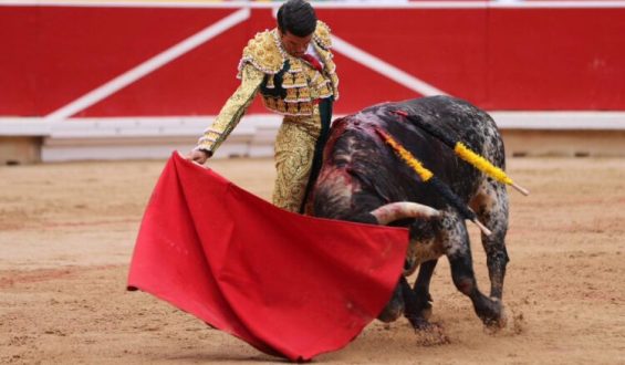 EMILIO DE JUSTO POR LA PUERTA GRANDE EN PAMPLONA