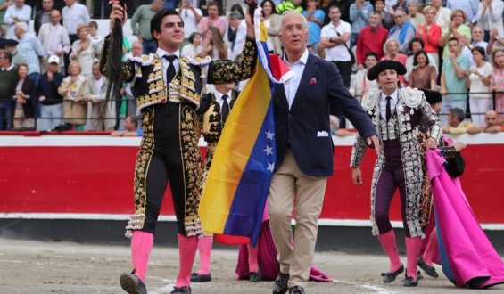 JESUS ENRIQUE COLOMBO TRIUNFA EN ESPAÑA EN MEDIO DE TORMENTA POLITICA EN SU PAIS