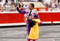 MANZANARES Y  ROCA REY CORTAN  UNA OREJA CADA UNO EN BILBAO.