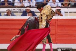 EMILIO DE JUSTO EN BILBAO DEJA SENTADO SU PRESTIGIO CORTANDO LA UNICA OREJA DE LA TARDE