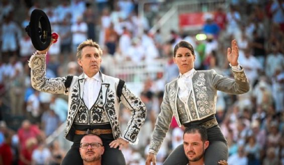 GRAN CORRIDA DE F. BOHORQUEZ CON LA QUE TRIUNFAN P. HERMOSO DE MENDOZA Y LEA VICENS EN BEZIERS