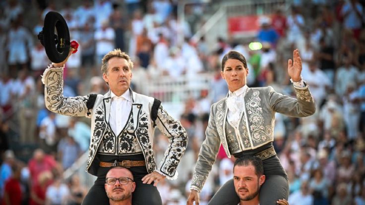 GRAN CORRIDA DE F. BOHORQUEZ CON LA QUE TRIUNFAN P. HERMOSO DE MENDOZA Y LEA VICENS EN BEZIERS