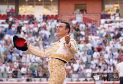 SENTIDA DESPEDIDA DE ENRIQUE PONCE EN BILBAO EN CORRIDA SIN OREJAS.