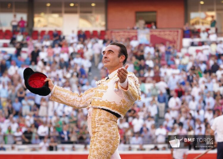 SENTIDA DESPEDIDA DE ENRIQUE PONCE EN BILBAO EN CORRIDA SIN OREJAS.