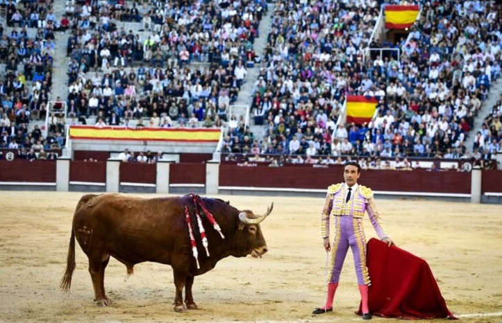 DESPEDIDA CON PUERTA GRANDE  PARA ENRIQUE PONCE  EN MADRID.