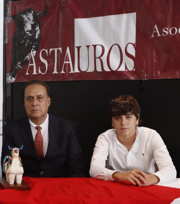 NUTRIDA CONCURRENCIA EN EL LANZAMIENTO DE LA REVISTA “ASTAUROS”