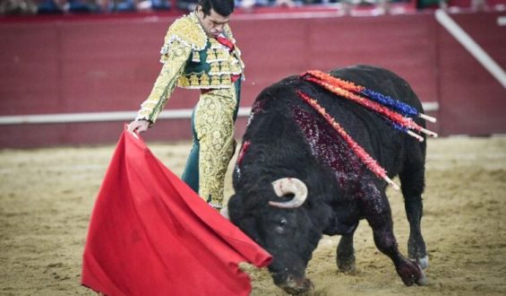 FAENON DE EMILIO DE JUSTO SALVA LA TARDE EN VALDEMORILLO.