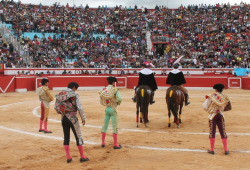 FERIA DE CHOTA SIN NOMBRES DE TOREROS COLOMBIANOS