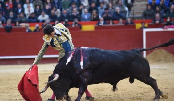 UN ROTUNDO ROCA REY SALE A HOMBROS DE VALENCIA