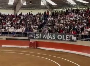 UNA PLAZA LLENA EXIGIENDO LIBERTAD Y RESPETO