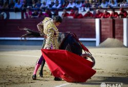 GRAN FAENA DE EMILIO DE JUSTO PREMIADA CON UNA OREJA