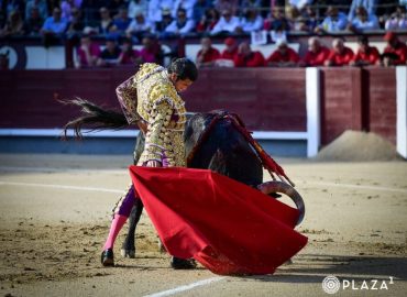 GRAN FAENA DE EMILIO DE JUSTO PREMIADA CON UNA OREJA