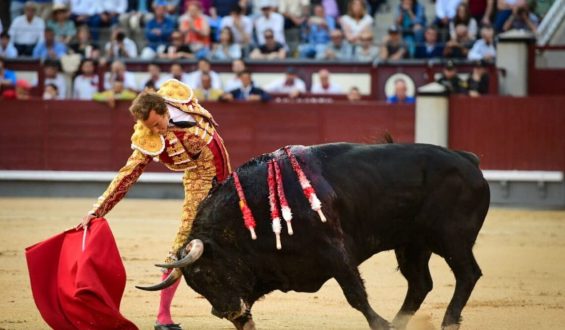 SIGUE SAN ISIDRO SIN DESPEGAR. ROMAN CORTA LA ÚNICA OREJA DE LA TARDE