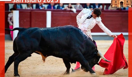 OREJAS PARA EL CONFIRMANTE RAFA SERNA Y ROCA REY EN LA DECIMO OCTAVA DE SAN ISIDRO