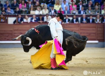 SE LE ESCAPA LA CUARTA PUERTA GRANDE A F. ADRIAN POR LA ESPADA