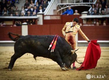 TALAVANTE TOREA CON DESMAYO Y ABRE LA PUERTA GRANDE