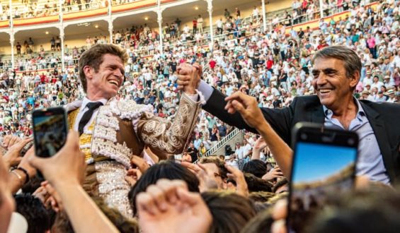 FAENON DE BORJA JIMENEZ EN MADRID PARA SU TERCERA PUERTA GRANDE. OREJA DE PESO A E. DE JUSTO. OVACIONADO P. UREÑA