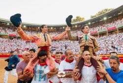 PUERTA GRANDE PARA FORTES Y F. ADRIAN EN PAMPLONA Y PALMAS PARA JUAN DE CASTILLA EN CERET