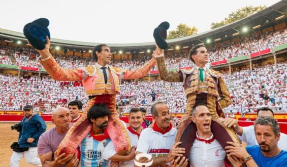 PUERTA GRANDE PARA FORTES Y F. ADRIAN EN PAMPLONA Y PALMAS PARA JUAN DE CASTILLA EN CERET