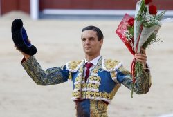 CORRIDON DE V. MARTIN CON SOBERBIO TRIUNFO DE E. DE JUSTO Y D. GALVAN